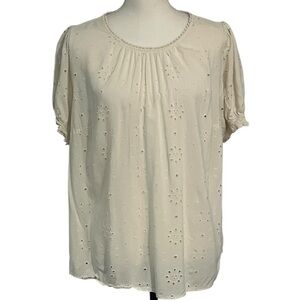 Torrid size 1 Cream Eyelet short sleeve blouse EUC